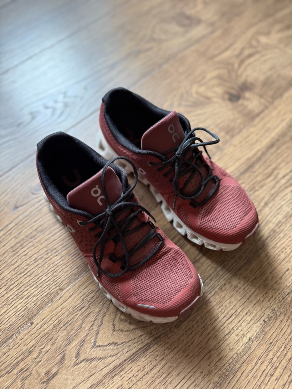 On Cloud women Running Shoes in Brick Red 7.5